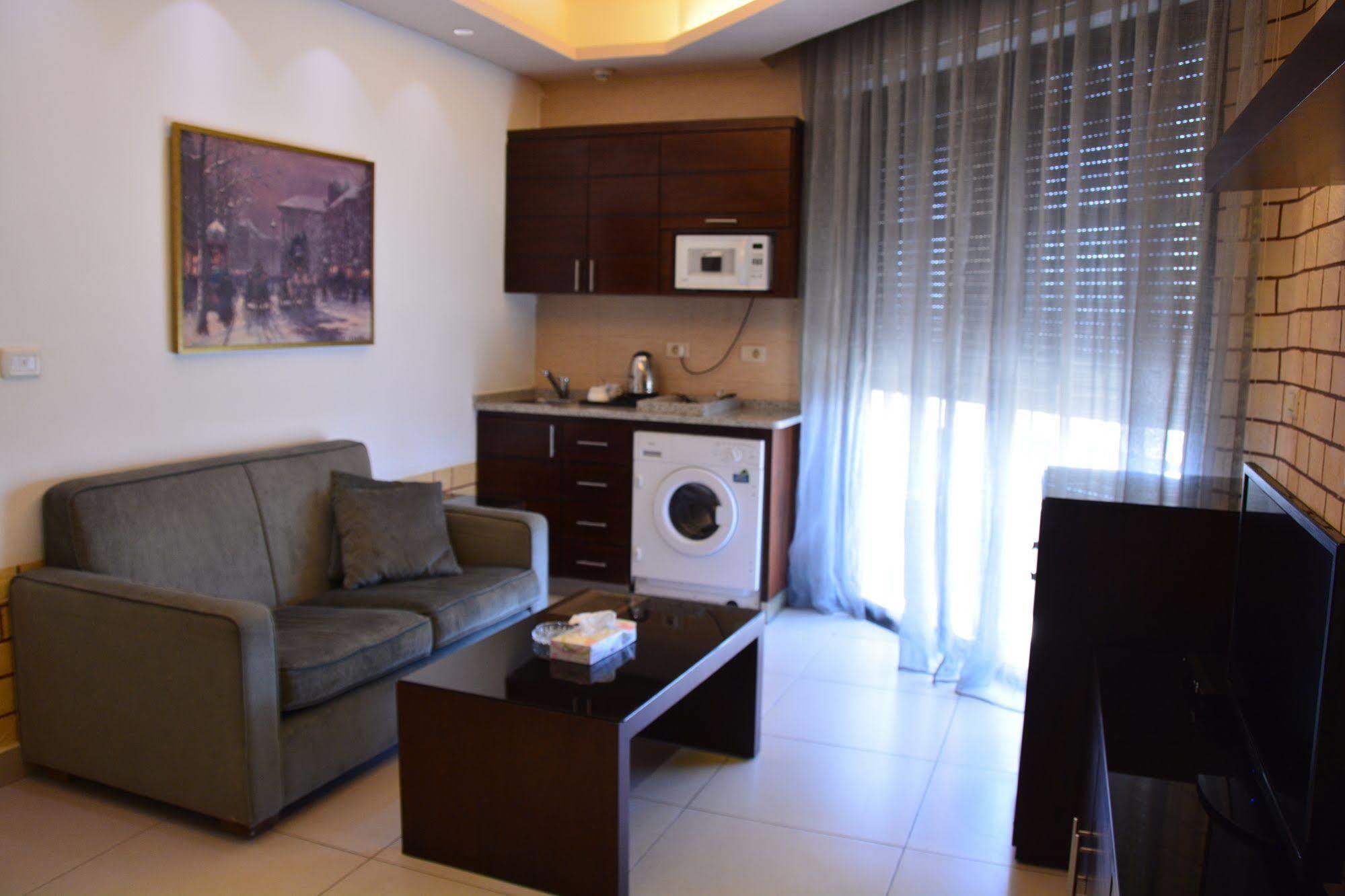 Nadine Hotel Suites Amman Exterior foto